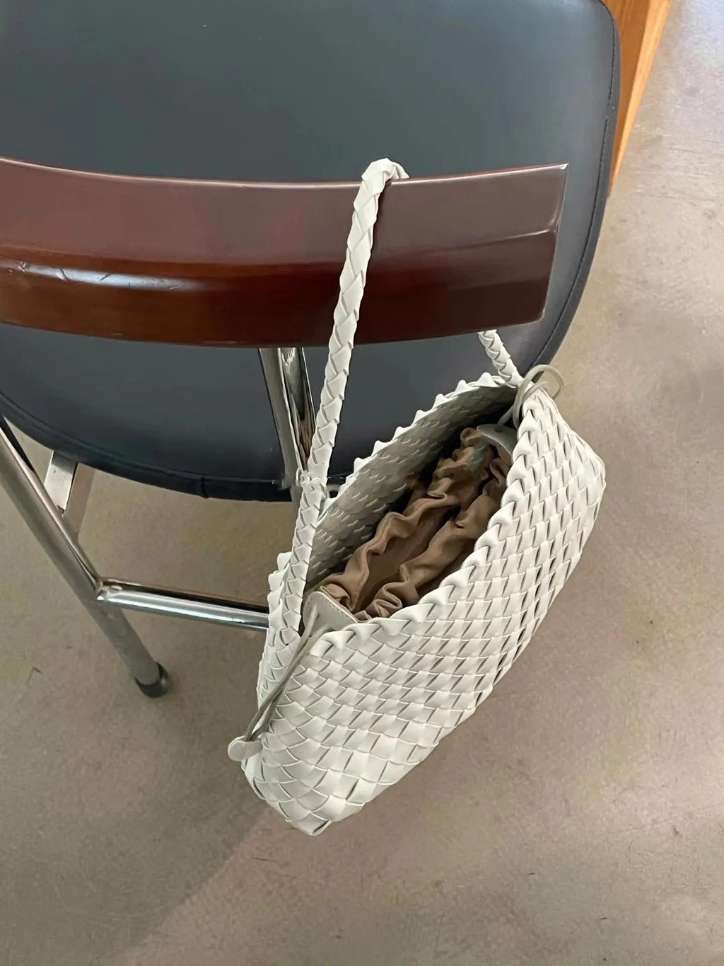 Handmade Woven Beach Bag, 2026 New Luxury Crossbody Shoulder Bag, Casual Plain Design, All Seasons, 18 Colors, Includes Inner Pouch